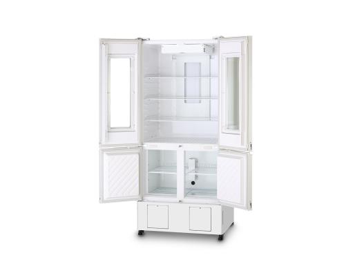 Full size combination refrigerator freezer doors open