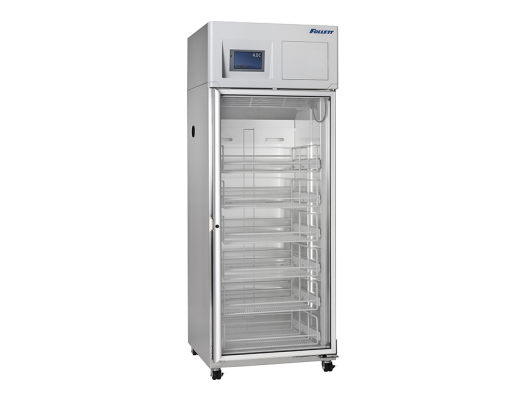REF25VAC refrigerator with shelves or baskets